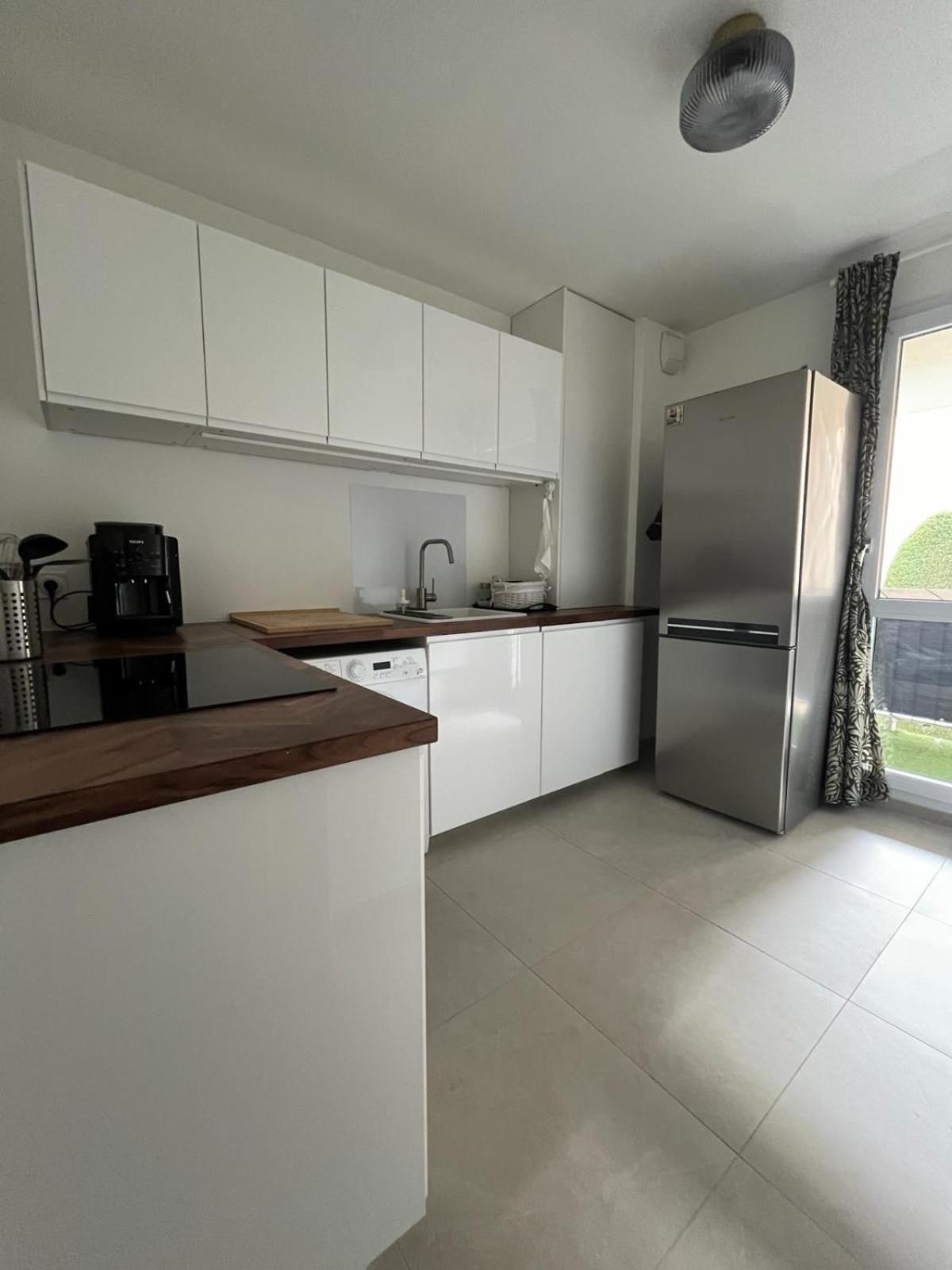 Appartement Cosy Et Confortable Saint-Genis-Laval Extérieur photo
