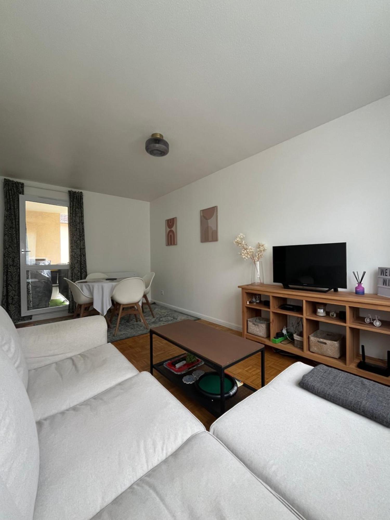 Appartement Cosy Et Confortable Saint-Genis-Laval Extérieur photo