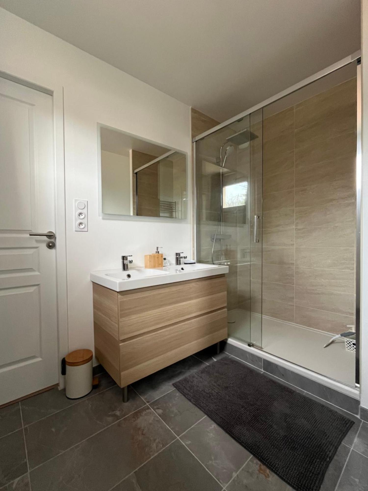Appartement Cosy Et Confortable Saint-Genis-Laval Extérieur photo